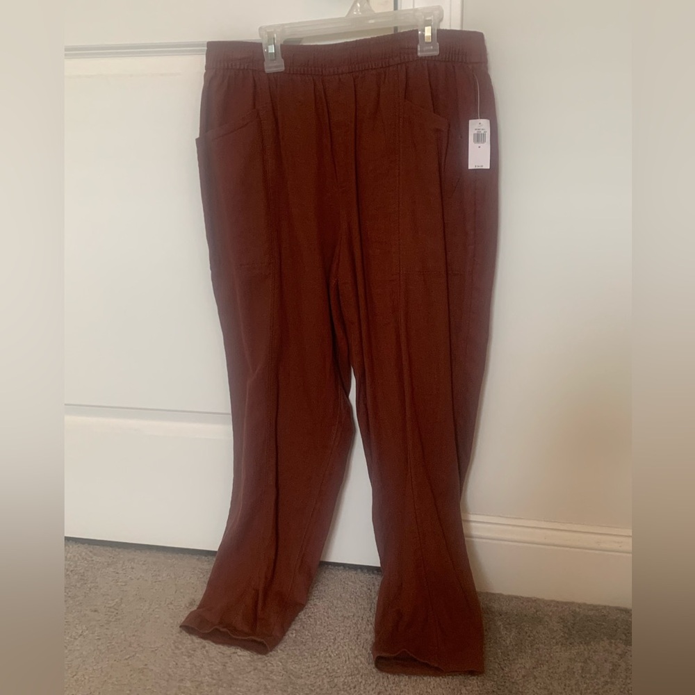 NWT Old Navy High Rise Crop Pant in size medium